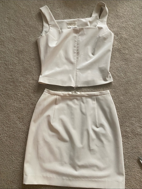 Cache Dresses & Skirts - Vintage cream size 4 Cache skirt and top set